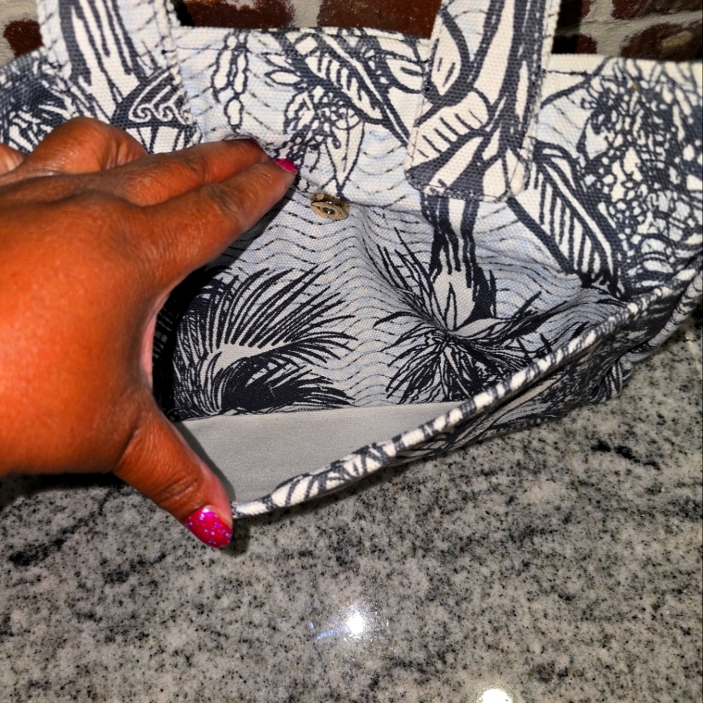 VINCE CAMUTO CANVASS TOTE BAG - Picture 7 of 10
